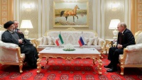 ライースィー・イラン大統領とプーチン・ロシア大統領が会談、トルクメニスタン・アシカバードにて