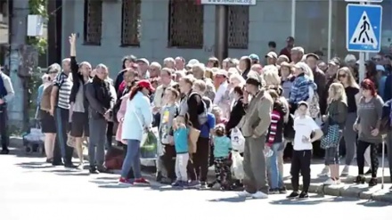 रूसी सेना यूक्रेनवासियों को पास्पोर्ट दे रही है