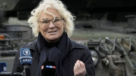 שרת ההגנה הגרמנית: נשלח לקייב משגרי רקטות עד אוגוסט