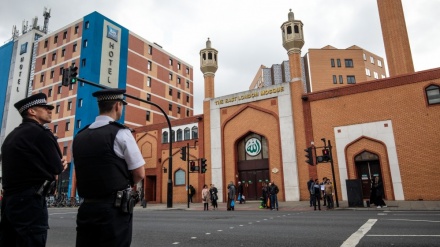 Masjid Inggris Menghadapi Serangan Reguler