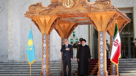 カザフスタン大統領がイランを訪問