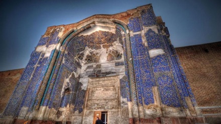 イランイスラムの芸術建築傑作、北東部タブリーズ市のブルーモスク
