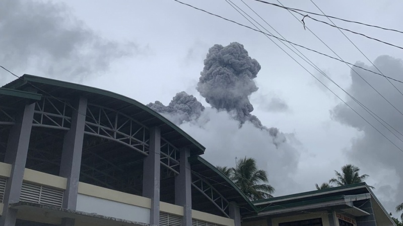 菲律宾东部一座火山星爆发