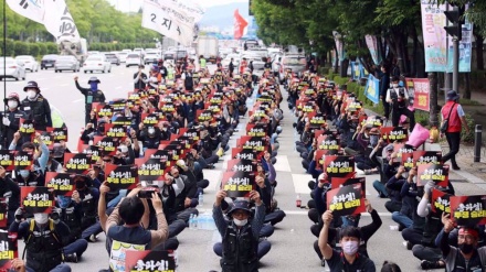 South Korean union truckers strike for the 6th day, talks at a standstill