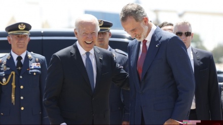 Biden: in gara con autocrazie, vincere