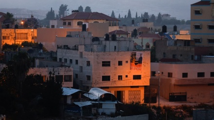 犹太复国主义军人摧毁了一名巴勒斯坦烈士的住宅