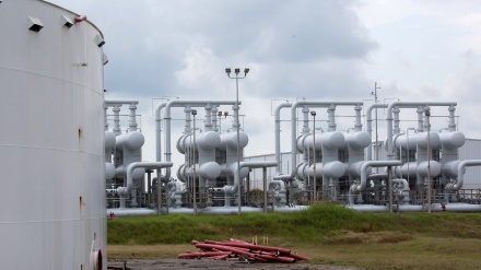 米の石油備蓄量が、急激に減少する見込み