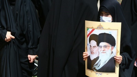 Qom, manifestazione nell'anniversario della rivolta del 5 giugno 1963