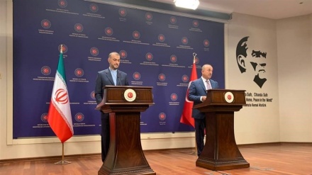 ईरानी विदेशमंत्री ने अंकारा में अपने तुर्क समकक्ष के साथ संयुक्त प्रेस कांफ्रेन्स में क्या कहा?