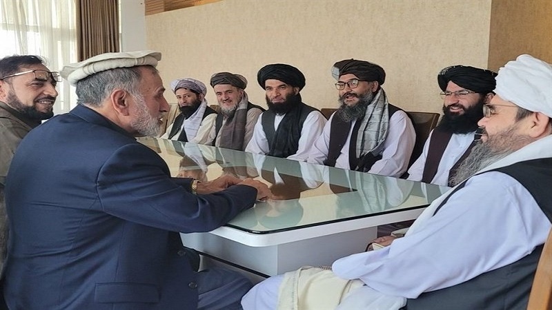 بازگشت مقامات پیشین و ادامه درگیری ها در افغانستان