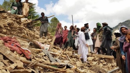 زلزله زدگان افغان با کمبود امکانات اولیه دست و پنجه نرم می‌کنند