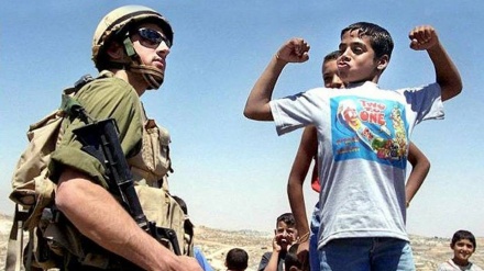Përleshje mes palestinezëve dhe forcave ushtarake të regjimit sionist