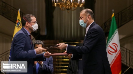 Teherani dhe Karakasit nënshkruajnë një dokument për bashkëpunim strategjik 20-vjeçar