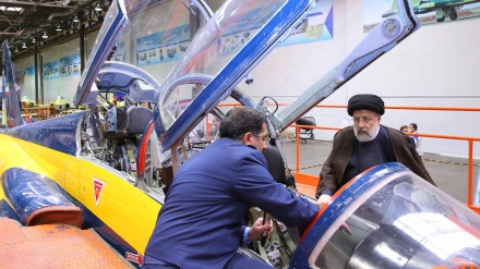 Raisi Kunjungi Perusahaan Manufaktur Pesawat Iran