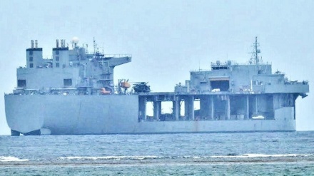 沖縄キャンプ・シュワブ沖に「海上基地」が出現、ヘリが離着艦訓練