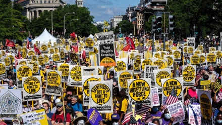 'Poverty is violence!' Thousands of Americans demonstrate in DC to demand economic justice