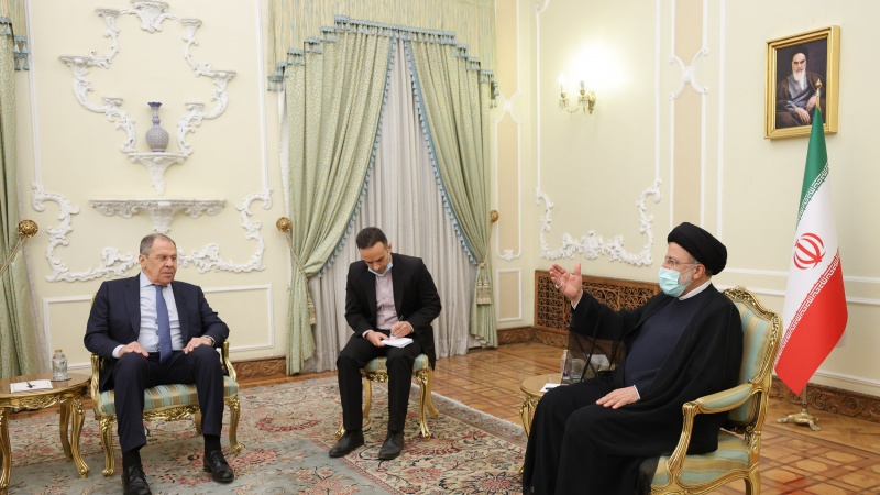 रूसी विदेश मंत्री की ईरान के राष्ट्रपति से महत्वपूर्ण मुलाक़ात