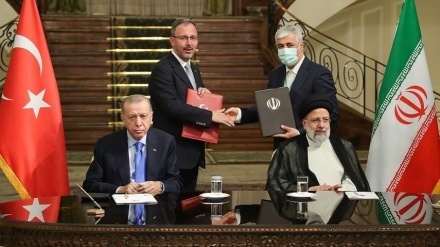 איראן וטורקיה חתמו על 8 מזכרי הבנות