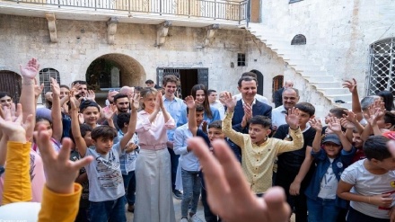 (FOTO) Siria, famiglia Assad in visita ad Aleppo - 1