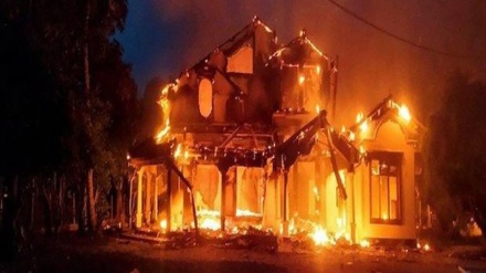प्रदर्शनकारियों ने प्रधानमंत्री के घर में लगाई आग