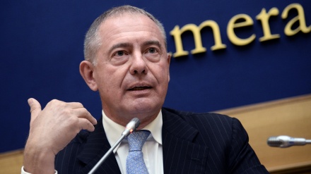 Urso: nei rapporti con la Cina bisogna ridurre i rischi politici