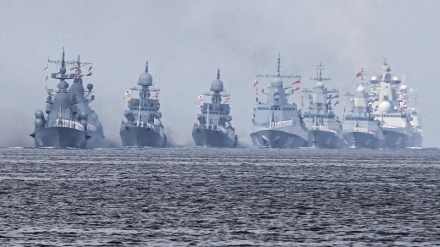 伊朗海军军舰参加俄罗斯海军阅兵式