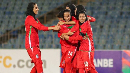 Kombëtarja iraniane e futbollit për femra nën kampione e turneut të CAFA në Taxhikistan