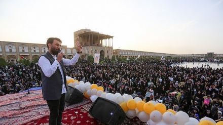 Pekan Hijab, Warga Isfahan Berkumpul di Alun-Alun Imam Khomeini (2)