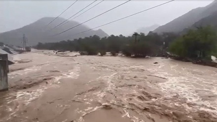 ভারী বৃষ্টিপাতে প্রবল বন্যা সংযুক্ত আরব আমিরাতে