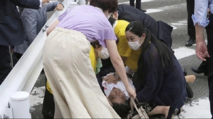 緊急速報；安倍元首相が奈良県で遊説中に銃撃受け、心肺停止