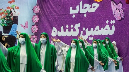Pekan Iffah dan Hijab, Ribuan Remaja Putri Iran Berkumpul (2)