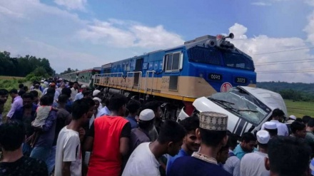 চট্টগ্রামের মিরসরাইয়ে ট্রেনের ধাক্কায় মাইক্রোবাসের ১১ আরোহী নিহত