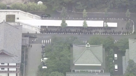 安倍元首相の棺を運ぶ車両が永田町に「最後のお別れ」、上空から撮影