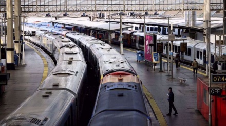 UK: Trains disrupted in 2nd strike in a week