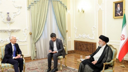 Lifting sanctions on Iran would open door for deal, president says