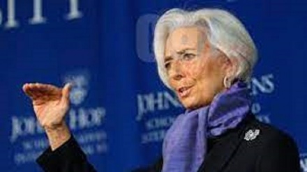 Lagarde: 'L'inflazione resterà alta e l'economia rallenta'