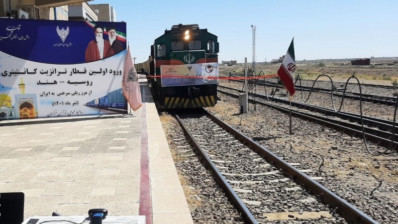 ロシアの貨物列車が初めてイランに到着