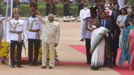 वीडियो रिपोर्टः भारत के राष्ट्रपति भवन के लिए ऐतिहासिक दिन, पहली आदिवासी महिला राष्ट्रपति ने किया प्रवेश, मुर्मू बोलीं ग़रीब भी देख सकता है बड़े सपने