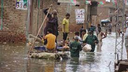 Pakistan colpito dalle le piogge monsoniche, molte vittime