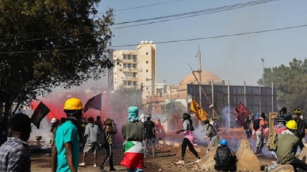 Sudan: manifestanti in strada respingono proposta al-Burhan