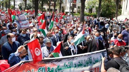 Tunisia, migliaia in piazza contro la normalizzazione di rapporti con il regime sionista