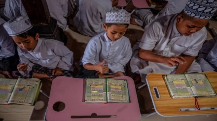 مدرسه‌ای در اندونزی که به ناشنوایان درس قرآن می‌دهد
