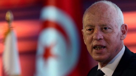 Tunisia, presidente ammette errori nella bozza della Costituzione