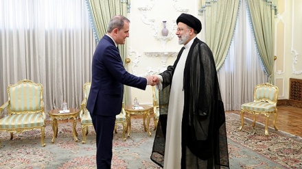 Reisi:Tahran-Bakü ilişkilerinin geliştirilmesi etkili bölgesel işbirliğine yol açar