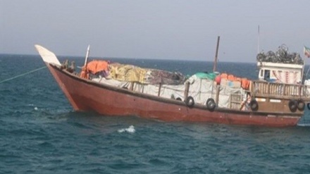 نجات یک شناور تجاری به کمک نیروی دریایی سپاه در خلیج فارس