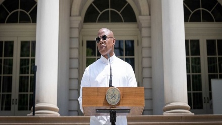 Usa: I migranti costano troppo. Bufera sul sindaco afro di New York