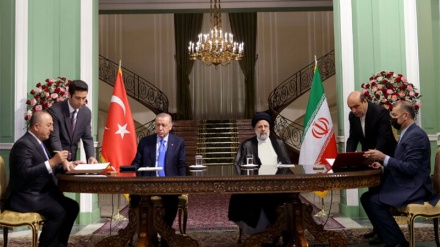 伊朗与土耳其签署合作文件