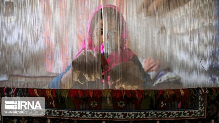 Doppelseitiger Teppich aus turkmenischer Seide