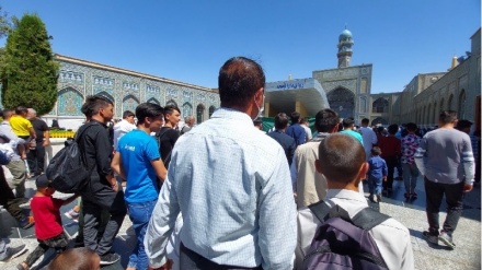 تشرف گروهی از مهاجرین افغانستانی به حرم مطهر رضوی در عید غدیر