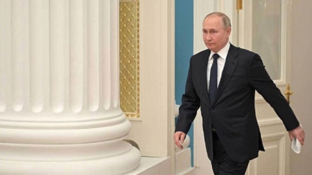 プーチン大統領、「ロシアは西側の制裁で孤立も後退もせず」